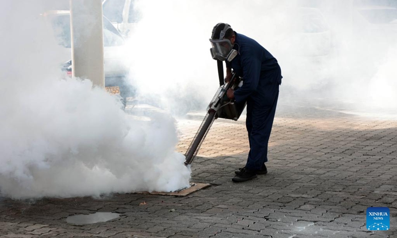 A health personnel carries out fogging operations in Colombo, Sri Lanka, on June 8, 2026. Sri Lankan health authorities inspected more than 70,000 premises on the first day of a three-day national dengue mosquito control program that started on Monday, the Ministry of Health and Mass Media said on Tuesday. Sri Lanka has reported 36,168 dengue cases so far this year, with 20 deaths, according to the ministry. (Photo: Xinhua)