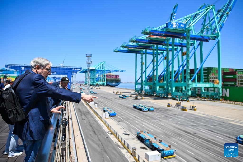 Members of a multinational delegation visit a smart zero-carbon terminal of Tianjin Port in north China's Tianjin, on June 7, 2026. A tour of a multinational delegation was recently launched in Tianjin, highlighting China's progress in human rights and how the development has improved people's lives. (Photo: Xinhua)