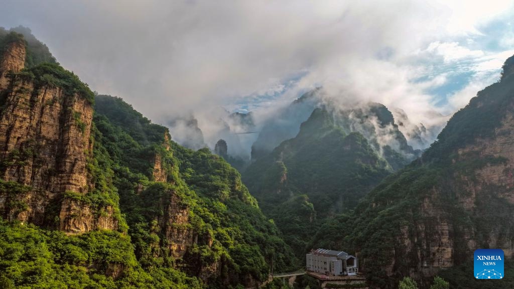 An aerial drone photo taken on June 9, 2026 shows the scenery of a sea of clouds at Xinglong Mountain scenic spot in Chengde City, north China's Hebei Province. (Photo: Xinhua)