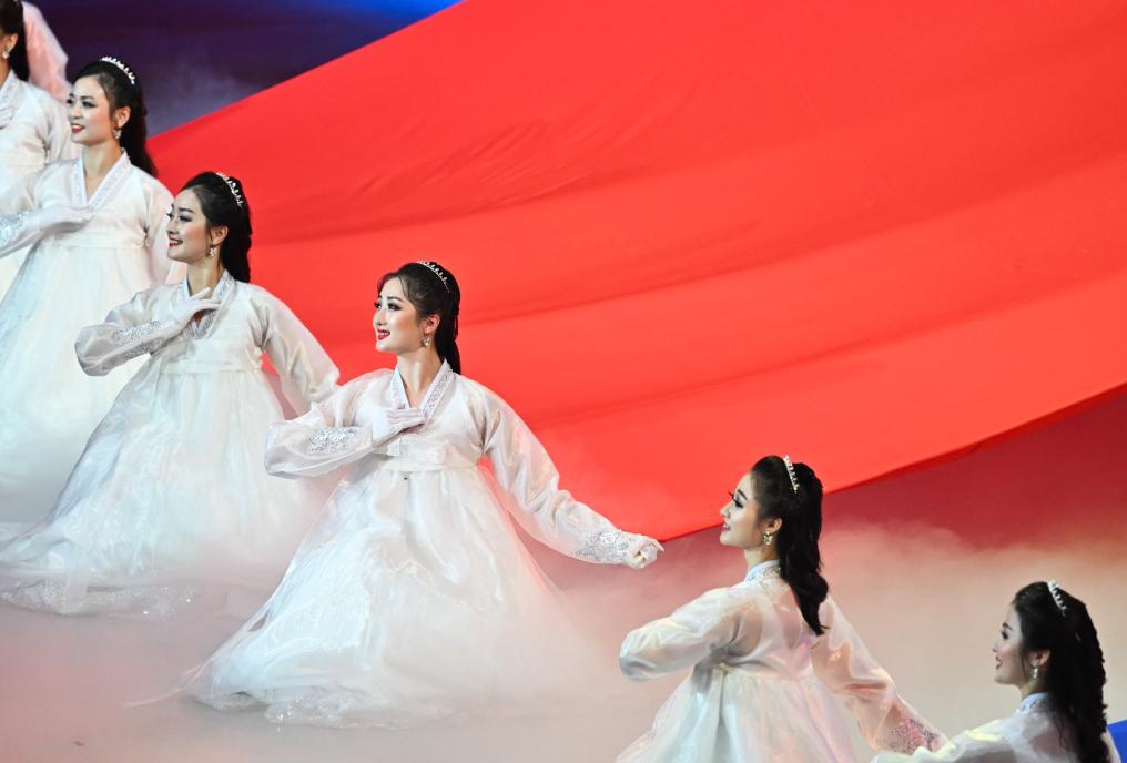 Artists perform during an artistic performance at the Pyongyang Gymnasium in Pyongyang, the Democratic People's Republic of Korea (DPRK), June 8, 2026. Xi Jinping, general secretary of the Communist Party of China Central Committee and Chinese president, and his wife Peng Liyuan, along with Kim Jong Un, general secretary of the Workers' Party of Korea and president of the State Affairs of the DPRK, and Kim's wife Ri Sol Ju, watched the performance on Monday evening. (Photo: Xinhua)