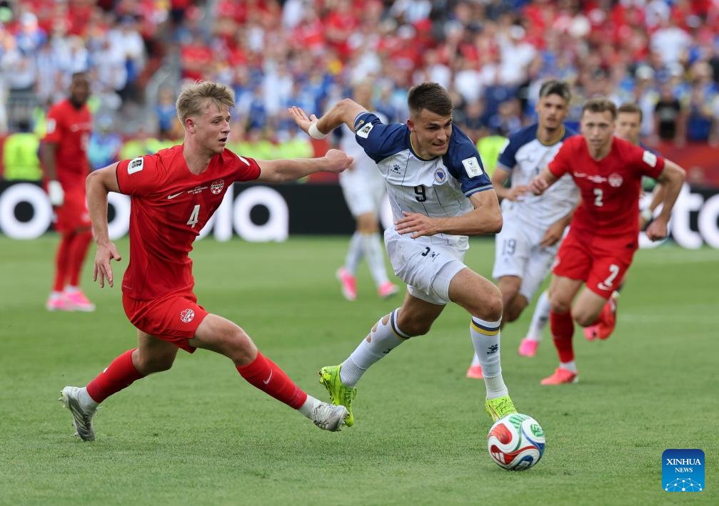 Luc De Fougerolles (L) of Canada vies with Samed Bazdar (C) of Bosnia and Herzegovina during the group B match between Canada and Bosnia and Herzegovina at the 2026 FIFA World Cup at Toronto Stadium in Toronto, Canada, June 12, 2026. (Photo by Zou Zheng/Xinhua)
