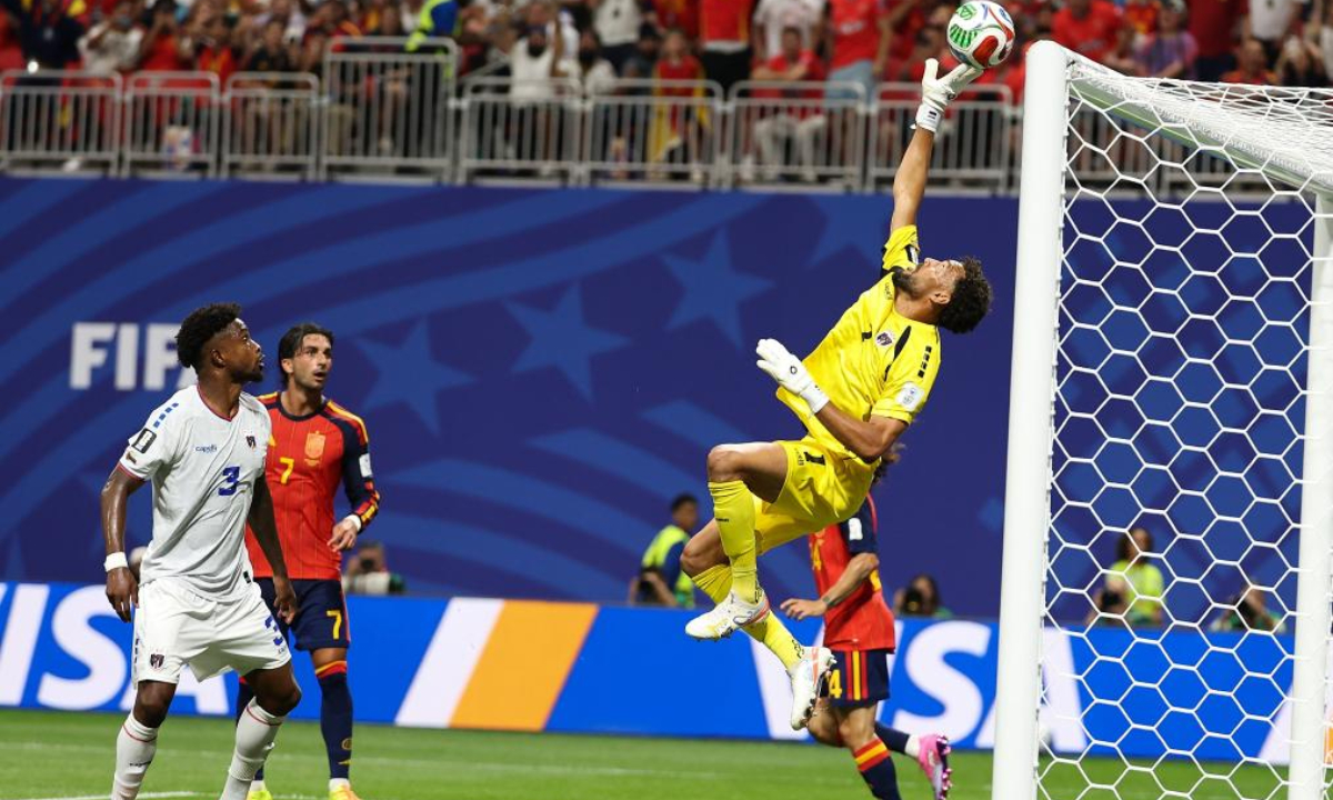 Goalkeeper Vozinha (right) of Cabo Verde makes a save during the Group H match against Spain at the 2026 FIFA World Cup in the US on June 15, 2026. Photo: Xinhua