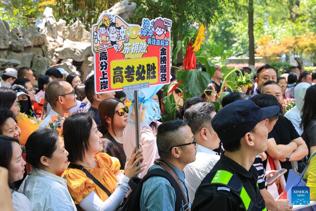 Family members wait at a national college entrance exam site in Nanjing, east China's Jiangsu Province, June 9, 2026. China's national college entrance exam, also known as the gaokao, began on June 7 this year. The exam in some regions has ended on Tuesday. (Photo: Xinhua)