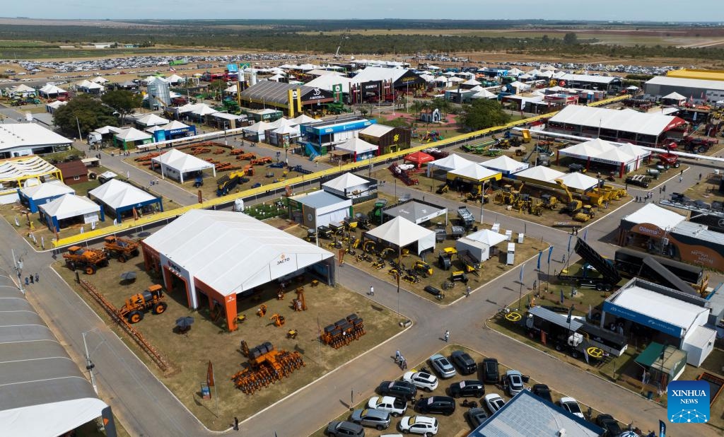 An aerial drone photo taken on June 11, 2026 shows the 20th Bahia Farm Show in Luis Eduardo Magalhaes of Bahia State, Brazil.
With an exhibition area of 380,000 square meters, the 20th Bahia Farm Show is held here from June 8 to 13, bringing together more than 500 exhibitors. Chinese brands showcase their latest products at the event, attracting attention from visitors. (Xinhua/Jin Haoyuan)