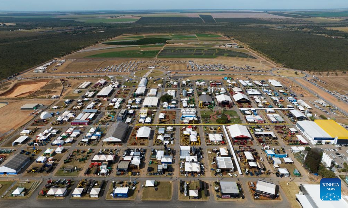 An aerial drone photo taken on June 11, 2026 shows the 20th Bahia Farm Show in Luis Eduardo Magalhaes of Bahia State, Brazil.
With an exhibition area of 380,000 square meters, the 20th Bahia Farm Show is held here from June 8 to 13, bringing together more than 500 exhibitors. Chinese brands showcase their latest products at the event, attracting attention from visitors. (Xinhua/Jin Haoyuan)