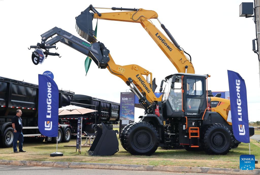 This photo taken on June 11, 2026 shows the booth of Chinese company LiuGong Machinery during the 20th Bahia Farm Show in Luis Eduardo Magalhaes of Bahia State, Brazil.
With an exhibition area of 380,000 square meters, the 20th Bahia Farm Show is held here from June 8 to 13, bringing together more than 500 exhibitors. Chinese brands showcase their latest products at the event, attracting attention from visitors. (Xinhua/Jin Haoyuan)