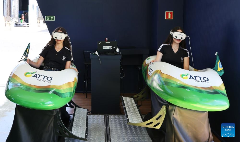 Visitors experience virtual reality (VR) interactive equipment during the 20th Bahia Farm Show in Luis Eduardo Magalhaes of Bahia State, Brazil, June 10, 2026.
With an exhibition area of 380,000 square meters, the 20th Bahia Farm Show is held here from June 8 to 13, bringing together more than 500 exhibitors. Chinese brands showcase their latest products at the event, attracting attention from visitors. (Xinhua/Jin Haoyuan)
