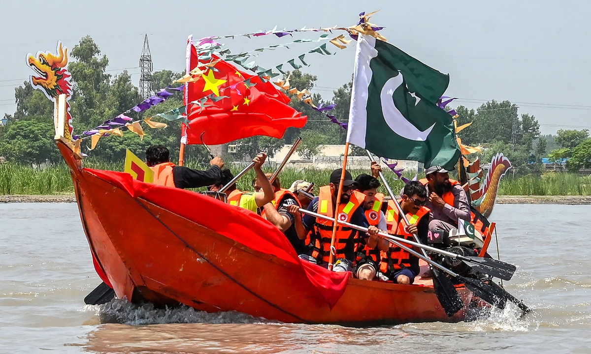 Pakistanis participate in the Chinese Dragon Boat Festival, a cultural exchange activity held between the two countries, in northwest Pakistan's Charsadda, on June 14, 2026. The Chinese Dragon Boat Festival, also known as the Duanwu Festival, falls on June 19 this year. Photo: VCG