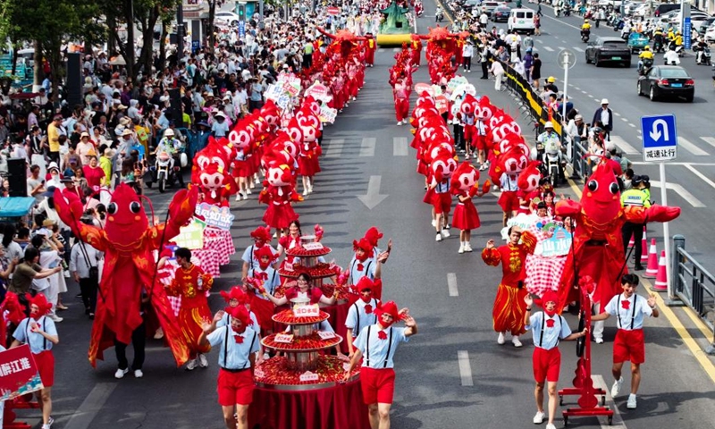 People participate in a crayfish-themed parade in Xuyi, east China's Jiangsu Province, on June 12, 2026. A crayfish-themed parade is held on Friday and Saturday in Xuyi, a well-known crayfish production hub in China. (Xinhua/Ji Chunpeng)