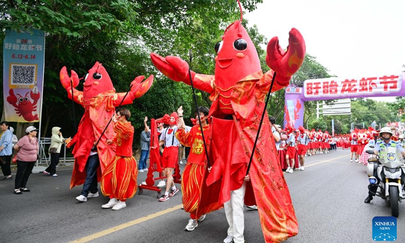 People participate in a crayfish-themed parade in Xuyi, east China's Jiangsu Province, on June 12, 2026. A crayfish-themed parade is held on Friday and Saturday in Xuyi, a well-known crayfish production hub in China. (Xinhua/Ji Chunpeng)