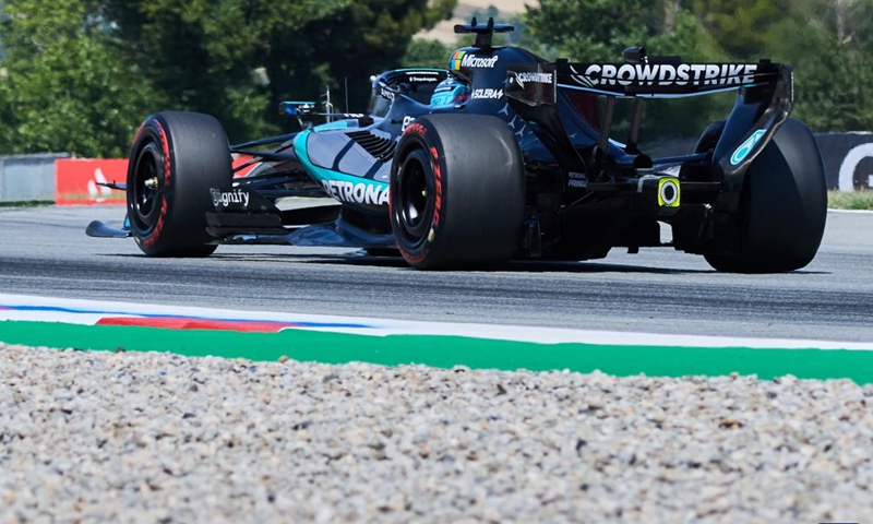 Mercedes' George Russell of Britain competes during the Qualifying Session of the Formula One Barcelona-Catalunya Grand Prix at the Catalunya Circuit in Montmelo, near Barcelona, Spain, June 14, 2026. (Xinhua/Meng Dingbo)