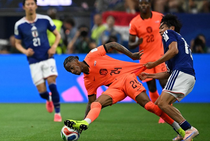 Crysencio Summerville (L, front) of the Netherlands competes during the group F match between the Netherlands and Japan at the 2026 FIFA World Cup at the Dallas Stadium in Dallas, the United States, on June 14, 2026. (Xinhua/Wu Xiaoling)