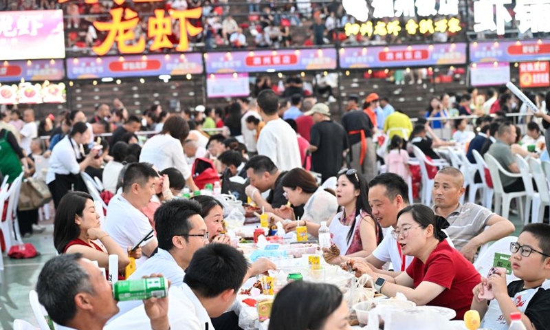 People enjoy crayfish dishes during a crayfish festival in Xuyi County of Huai'an, east China's Jiangsu Province, June 12, 2026. A crayfish festival kicked off Friday in Xuyi County, a major crayfish base in east China's Jiangsu Province, offering a feast for crayfish fans.
The three-day event, with approximately 40,000 tickets sold, is expected to sell 120 tons of crayfish during this period, which will effectively drive consumption in catering, accommodation, and retail. (Xinhua/Ji Chunpeng)