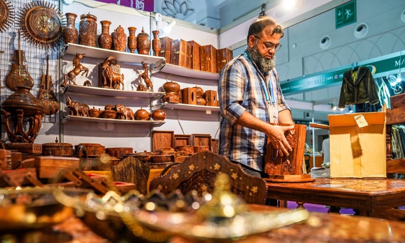 Saad packages an item for delivery at the 10th China-South Asia Expo in Kunming, southwest China's Yunnan Province, June 12, 2026. Photo: Xinhua
