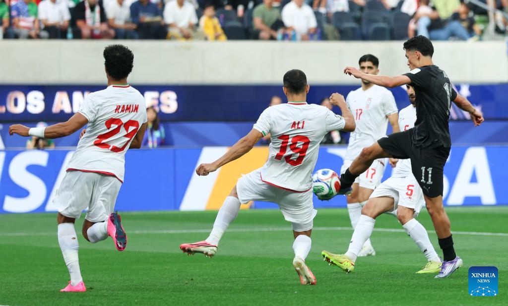 Elijah Just (1st R) of New Zealand shoots to score during the group G match between Iran and New Zealand at the 2026 FIFA World Cup at Los Angeles Stadium in Los Angeles, the United States, June 15, 2026. (Photo: Xinhua)