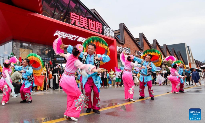 Folk artists perform at a cultural and art park, transformed from the former cotton textile factories, in Shijiazhuang City, north China's Hebei Province, June 12, 2026. In recent years, Shijiazhuang has advanced the protection and utilization of industrial heritage, injecting new vitality to the city's development. A number of old factory buildings and former industrial sites have been transformed into urban cultural landmarks, leisure and sports parks, creative markets and other new spaces. (Photo: Xinhua)