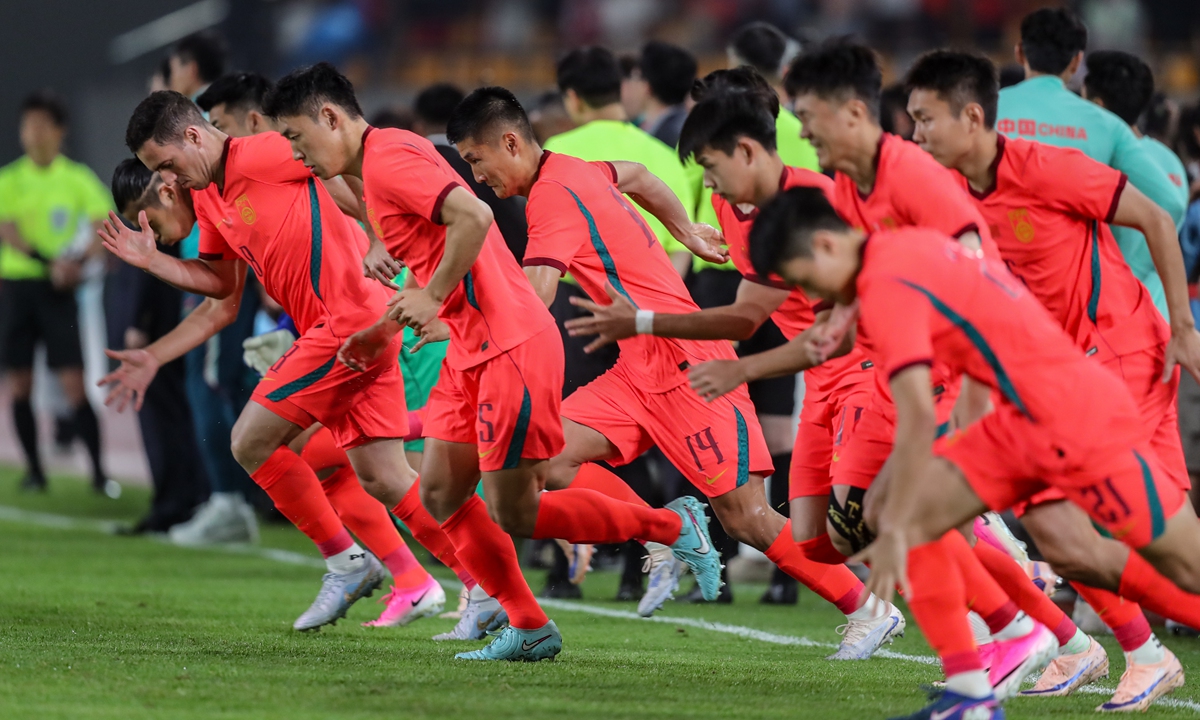 Chinese national football team players warm up ahead of a friendly match against Thailand on June 9, 2026 in Jinhua, East China's Zhejiang Province. Photo: VCG 