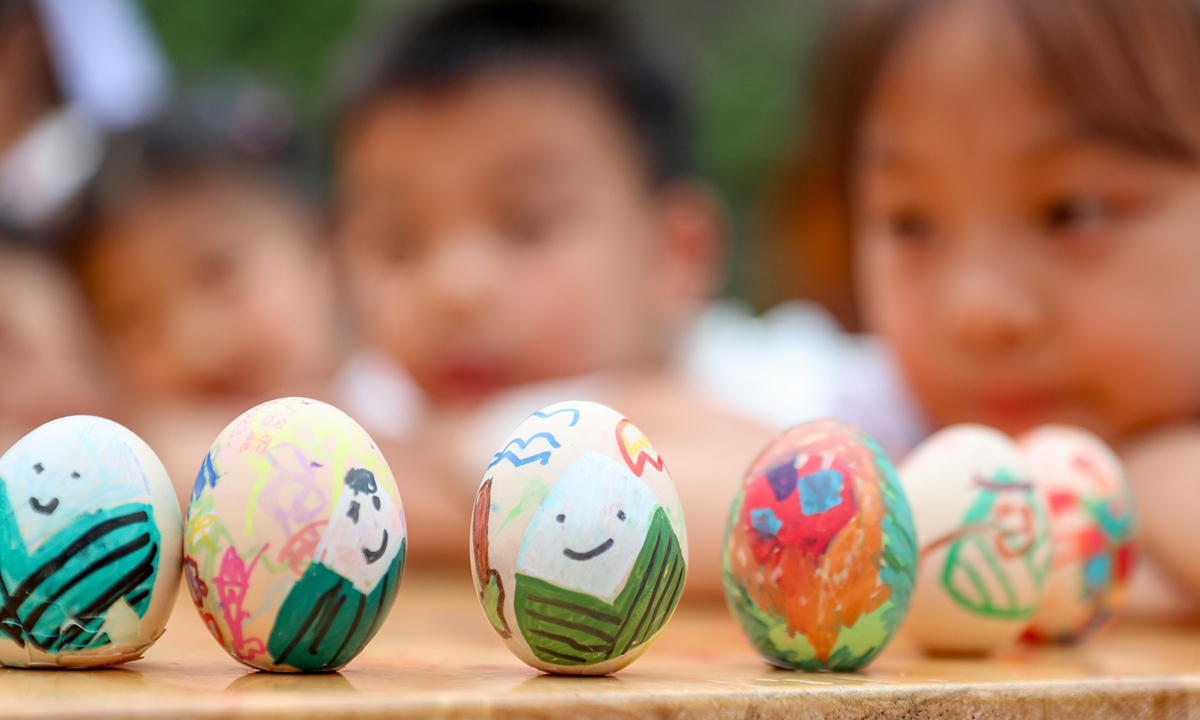 Children at a kindergarten in Huaying county, Guangan, Southwest China's Sichuan Province experience traditional customs on June 16, 2026, including painting festive eggs and wrapping zongzi, a pyramid-shaped glutinous rice dumpling wrapped in bamboo or reed leaves, to welcome the Dragon Boat Festival which falls on June 19. Photo: CNS Photo