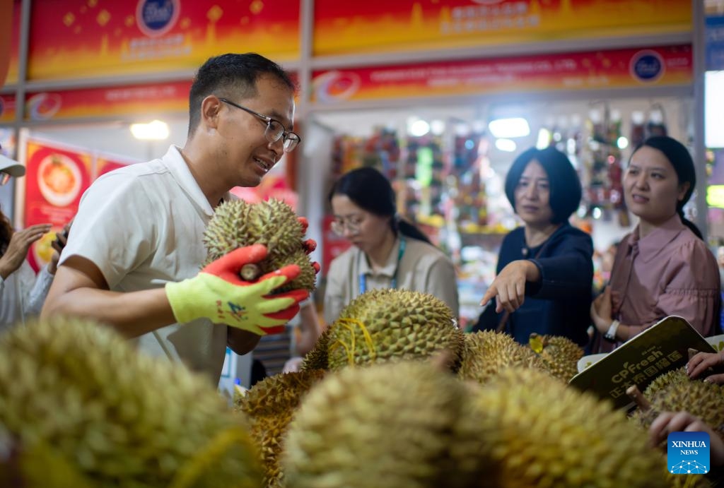 An exhibitor sells Thai durians at the 10th China-South Asia Expo in Kunming, southwest China's Yunnan Province, June 16, 2026. The 10th China-South Asia Expo concluded here on Tuesday. The six-day event has attracted participants from 68 countries, regions and international organizations. (Xinhua/Jiang Wenyao)