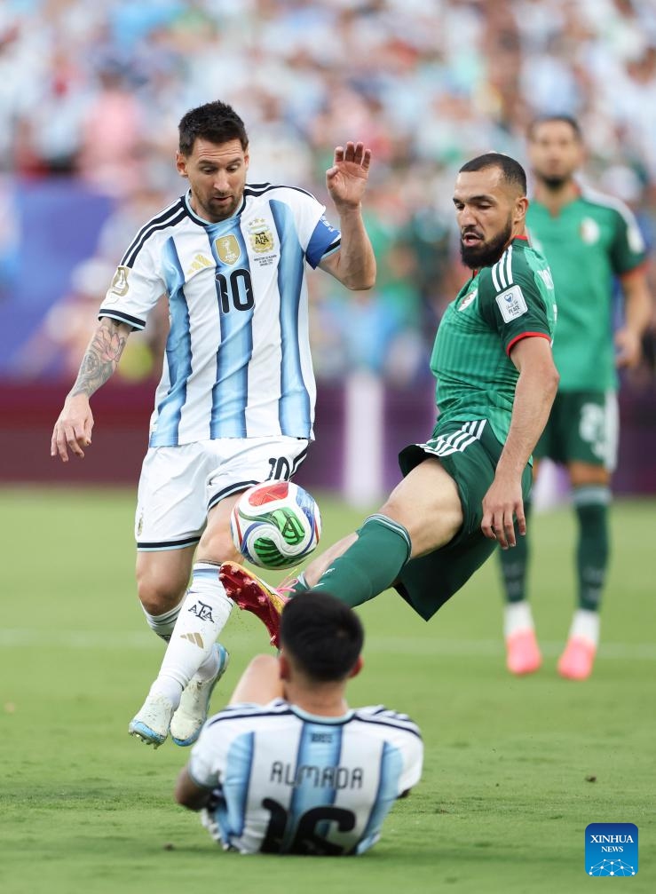 Lionel Messi (L) of Argentina competes during the group J match between Argentina and Algeria at the FIFA World Cup 2026 at Kansas City Stadium in Kansas City, the United States, June 16, 2026. (Xinhua/Li Ming)