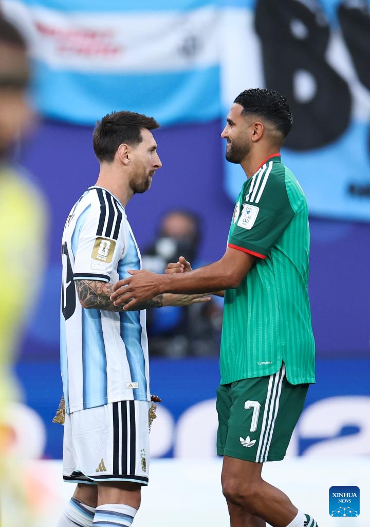 Lionel Messi (L) of Argentina greets Riyad Mahrez of Algeria before the group J match between Argentina and Algeria at the FIFA World Cup 2026 at Kansas City Stadium in Kansas City, the United States, June 16, 2026. (Xinhua/Li Ming)