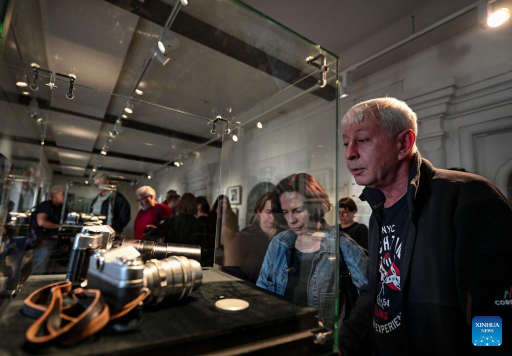 Visitors admire the vintage cameras on display at the TASS Photo Chronicle Centennial Exhibition at the State Historical Museum in Moscow, capital of Russia, June 16, 2026. On June 16, the TASS Photo Chronicle Centennial Exhibition opened at the State Historical Museum in Moscow, capital of Russia. The exhibition features numerous photographs captured by TASS, marking the 100th anniversary of the founding of its photo chronicle department. The exhibition will run until August 31. (Xinhua/Feng Kaihua)