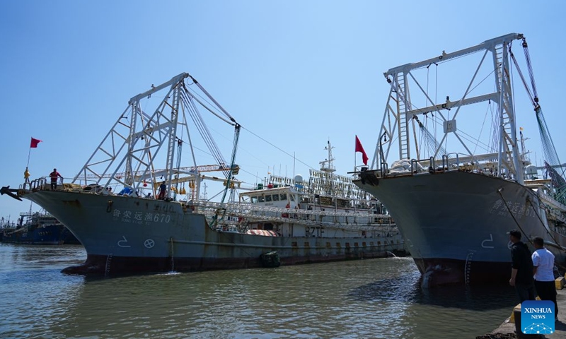 Deep-sea fishing vessels dock at a wharf of Shidao Port in Rongcheng, east China's Shandong Province, June 17, 2026. A fleet of 12 deep-sea fishing vessels returned to Shidao Port with over 2,400 tonnes of catches after a ten-month operation on Wednesday.
The port sees an influx of returning deep-sea fishing vessels around the Dragon Boat festival, which falls on June 19 this year. Expecting more than 80 of these vessels to arrive during the period, local port authorities have implemented measures to facilitate the clearance process for the catches. (Xinhua/Zhu Zheng)