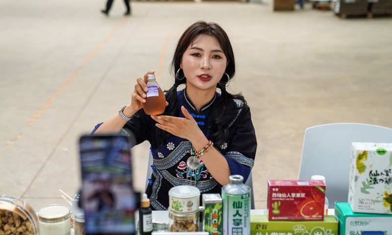 A live streamer promotes cactus products at a processing factory in Zhuangzitian Village of Wenshan City, southwest China's Yunnan Province, May 15, 2026. Once a village with little industry and few means of livelihood, Zhuangzitian in southwest China's Yunnan Province has blossomed into the country's major hub of cactus cultivation. (Xinhua/Peng Yikai)