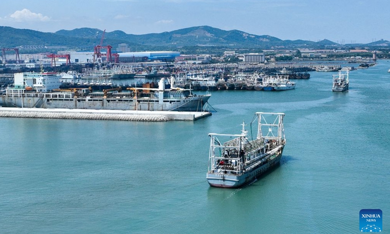 An aerial drone photo taken on June 17, 2026 shows deep-sea fishing vessels returning to a wharf of Shidao Port in Rongcheng, east China's Shandong Province. A fleet of 12 deep-sea fishing vessels returned to Shidao Port with over 2,400 tonnes of catches after a ten-month operation on Wednesday.
The port sees an influx of returning deep-sea fishing vessels around the Dragon Boat festival, which falls on June 19 this year. Expecting more than 80 of these vessels to arrive during the period, local port authorities have implemented measures to facilitate the clearance process for the catches. (Xinhua/Zhu Zheng)