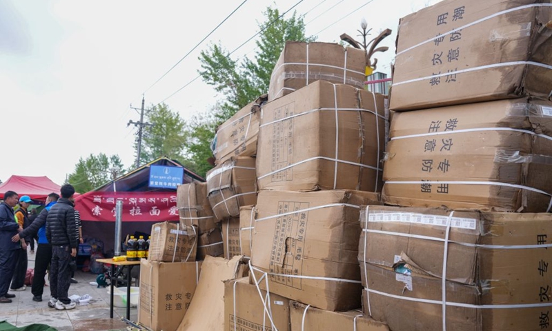 Five relocation sites have been set up in the urban area of Dachaidan with some 3,000 people adequately accommodated. Over 26,000 items of disaster relief supplies have also been delivered. (Xinhua/Du Xiaowei)