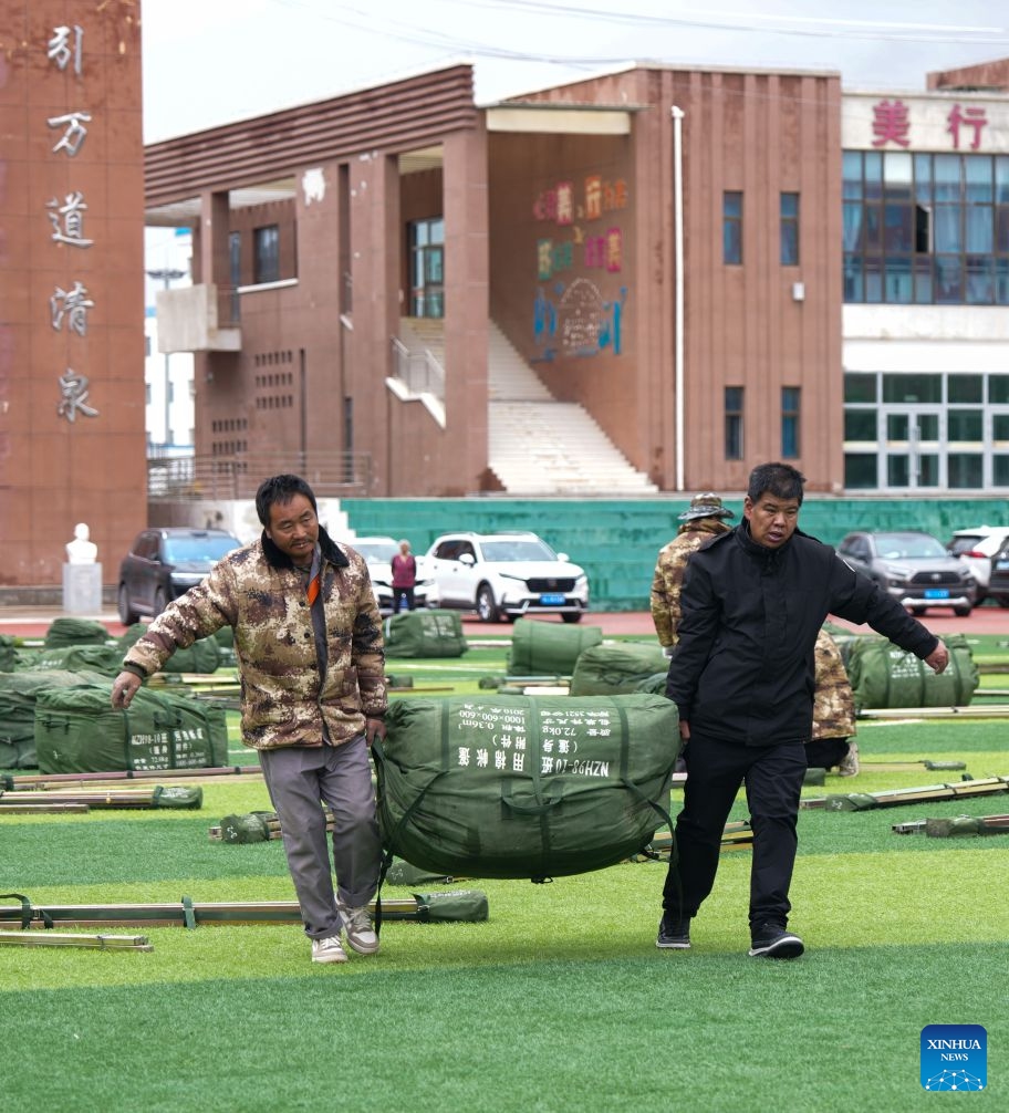 Five relocation sites have been set up in the urban area of Dachaidan with some 3,000 people adequately accommodated. Over 26,000 items of disaster relief supplies have also been delivered. (Xinhua/Du Xiaowei)