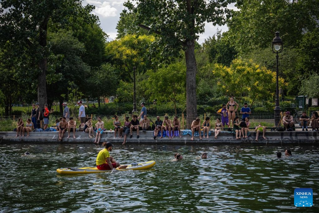 People swim in the Saint-Martin Canal to cool off during hot weather in Paris, France, June 18, 2026. (Photo: Xinhua)