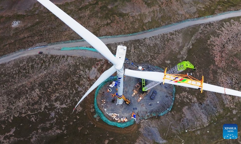 This drone photo shows people working at the construction site of the wind turbine in Qonggyai County, Shannan, southwest China's Xizang Autonomous Region, June 18, 2026. The first wind turbine of the Phase I of a wind power project built by the Xizang branch of China Huadian Corporation in Qonggyai County was completed on Thursday. The Phase I of this project will install 24 units of 6.25 MW wind turbines distributed between 4800 meters and 5350 meters altitude. (Xinhua)