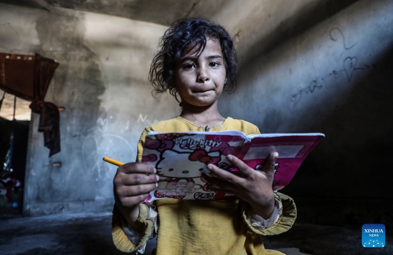 This photo taken on June 18, 2026 shows a girl from Beit Hanoun in the northern Gaza Strip, who is displaced and sheltering in a building in Gaza City. Commemorated annually on June 20, World Refugee Day honors and celebrates the strength and bravery of refugees, individuals forced to flee their homelands due to conflicts, persecution or human rights violations.

In the Middle East, where wars, conflicts and instability continue, a large number of people have been forced to flee their homes and embark on the path of displacement. Photo: Xinhua