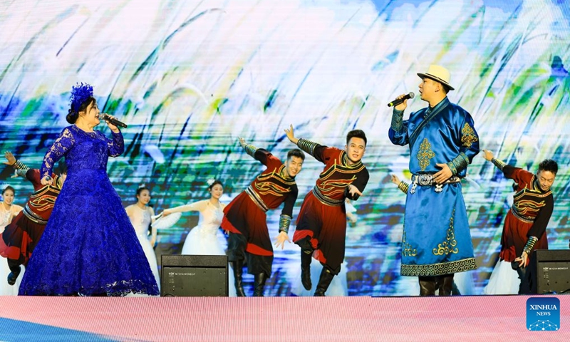 Singers sing on stage during a folk song event held in Wuhai City, north China's Inner Mongolia Autonomous Region, June 16, 2026. (Photo by Kang Wenkui/Xinhua)
