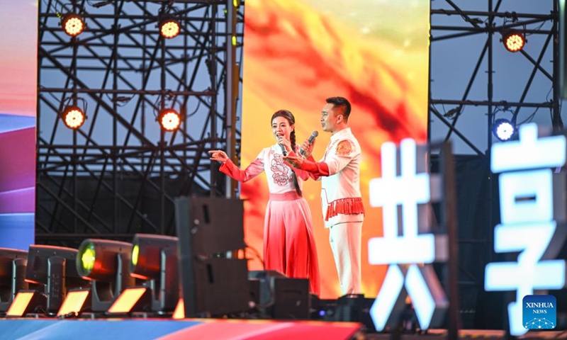 Singers sing on stage during a folk song event held in Wuhai City, north China's Inner Mongolia Autonomous Region, June 16, 2026. (Xinhua/Lian Zhen)