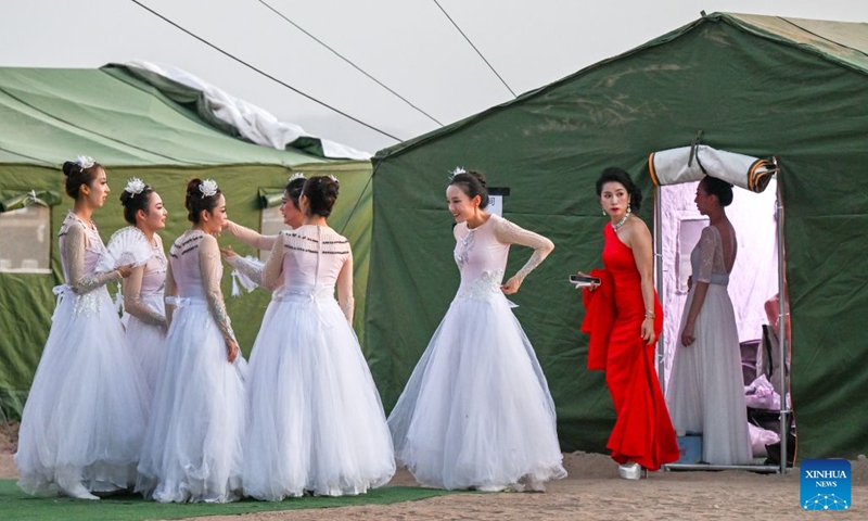 Performers wait to go on stage during a folk song event held in Wuhai City, north China's Inner Mongolia Autonomous Region, June 16, 2026. (Xinhua/Lian Zhen)