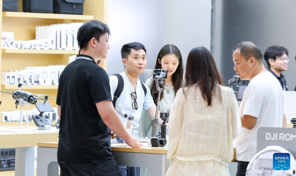 People shop at the Haikou International Duty Free Shopping Complex during the Dragon Boat Festival holiday in Haikou, south China's Hainan Province, June 20, 2026. (Xinhua/Yang Guanyu)