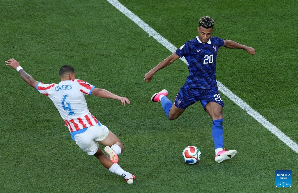 Desire Doue (R) of France competes during the round of 16 match between France and Paraguay at the 2026 FIFA World Cup at Philadelphia Stadium in Philadelphia, the United States, July 4, 2026. (Xinhua/Hu Xingyu)

