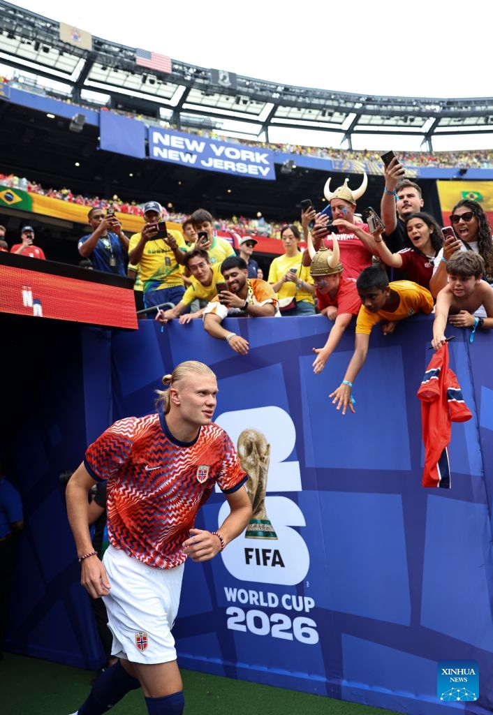 Erling Haaland of Norway arrives the pitch to warm up before the round of 16 match between Brazil and Norway at the 2026 FIFA World Cup at the New York New Jersey Stadium, the United States, July 5, 2026. (Xinhua/Zhang Chen)


