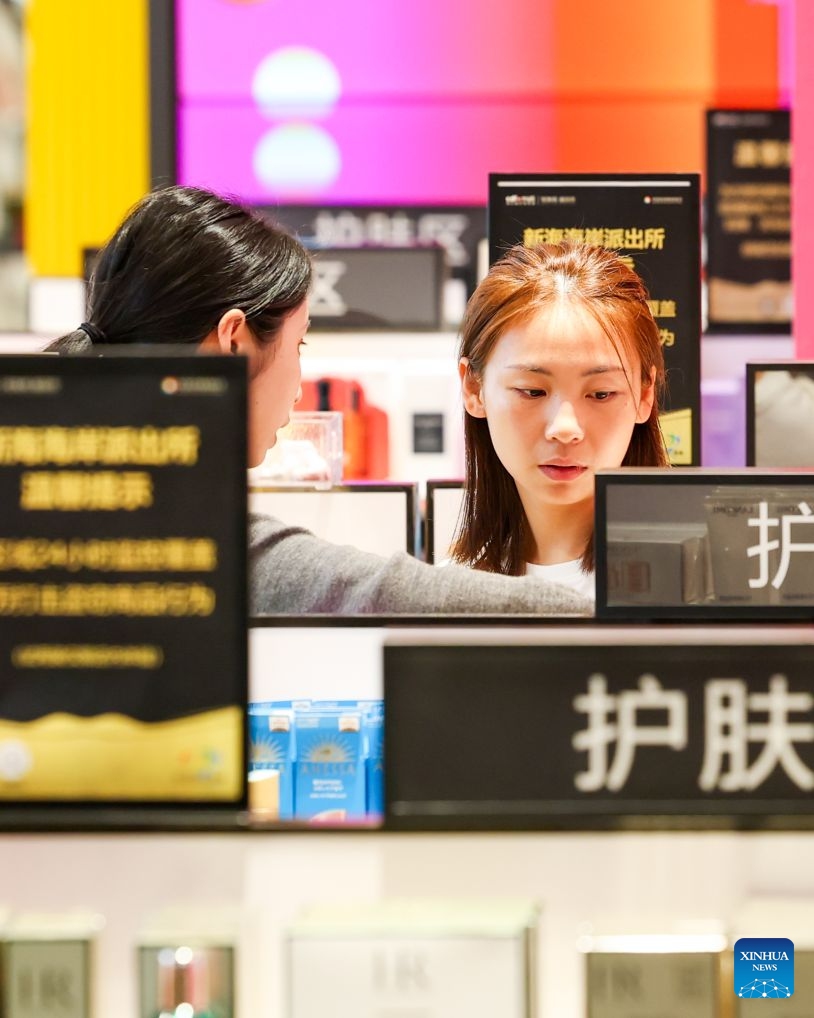 People shop at the Haikou International Duty Free Shopping Complex during the Dragon Boat Festival holiday in Haikou, south China's Hainan Province, June 20, 2026. (Xinhua/Yang Guanyu)