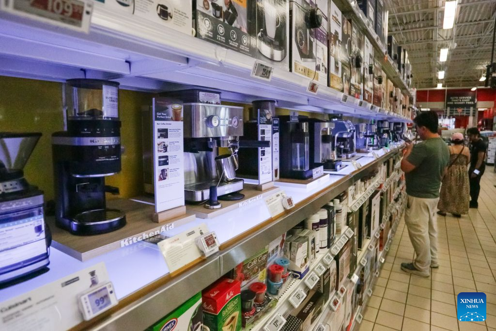 People shop for home appliances at a retail store in Vancouver, British Columbia, Canada, Aug. 25, 2026. The Canadian federal government on Tuesday announced retaliatory tariffs on over 700 U.S. goods valued at 27.6 billion Canadian dollars (about 20 billion U.S. dollars), alongside a 7.5-billion-Canadian-dollar assistance package for domestic businesses and workers. (Photo by Liang Sen/Xinhua)