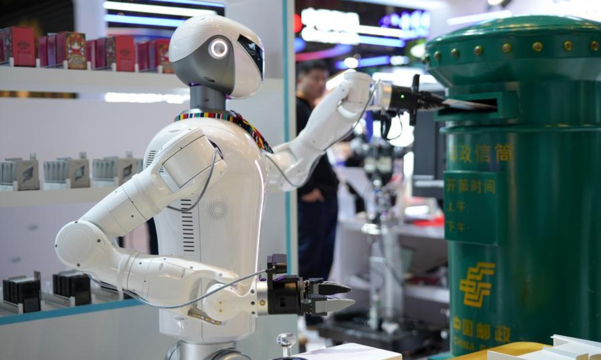 A robot inserts a letter into a mailbox during the 2026 China International Fair for Trade in Services (CIFTIS) at Shougang Park in Beijing, capital of China, Sept. 10, 2026. (Xinhua/Xu Hongyan)