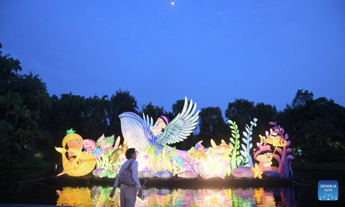 People view the Mid-Autumn Festival lantern display at Gardens by the Bay in Singapore on Sept. 23, 2026. (Xinhua/Then Chih Wey)