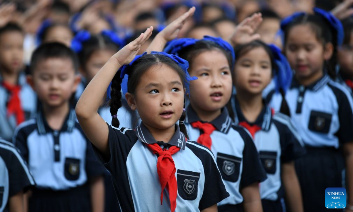 Students attend a national flag-raising ceremony at a primary school in Nanning, south China's Guangxi Zhuang Autonomous Region, Aug. 31, 2026.
Primary and secondary schools in some parts of China welcomed the first day of the new semester on Monday. (Xinhua/Lu Boan)