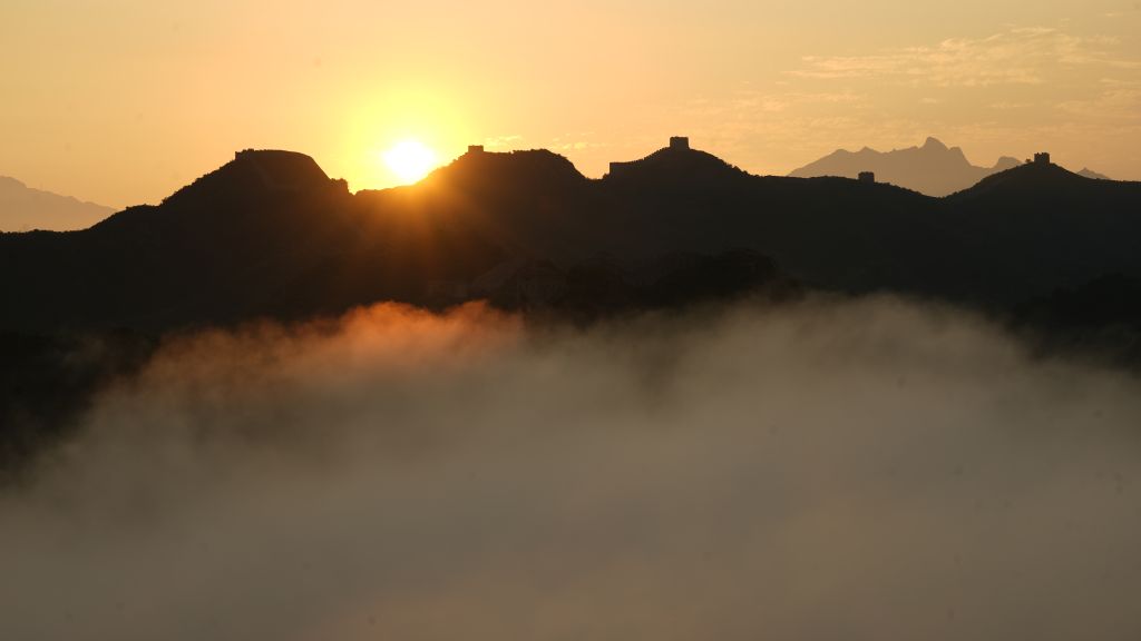 This photo taken on Aug. 19, 2026 shows the clouds scenery after rainfall at the Jinshanling section of the Great Wall, Luanping County of Chengde City, north China's Hebei Province. (Photo by Zhou Wanping/Xinhua)