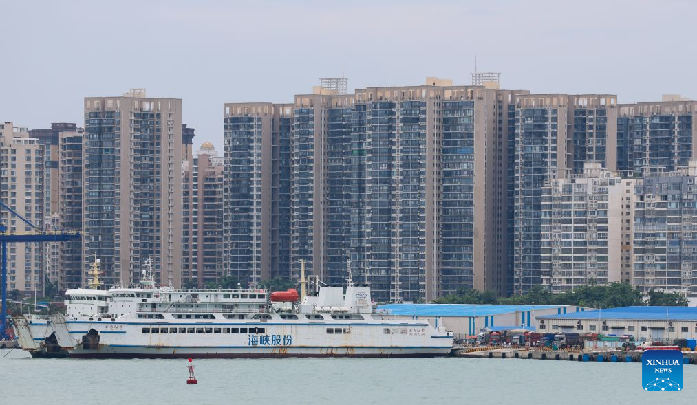 Vehicles line up to board a passenger and freight ferry at Xiuying Port in Haikou, south China's Hainan Province, Aug. 26, 2026. The passenger and freight ferry services across the Qiongzhou Strait have resumed in an orderly manner on Wednesday afternoon as the impact of Typhoon Narra gradually weakened. (Xinhua/Yang Guanyu)