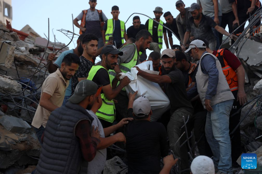 Palestinian civil defense crews transfer a body from the rubble of a collapsed building that housed displaced Palestinians in Gaza City, Sept. 16, 2026. The death toll from the collapse of a residential building in western Gaza City rose to 21, including 11 children and six women, with more than 25 injured, local officials and residents said Wednesday. (Photo by Rizek Abdeljawad/Xinhua)