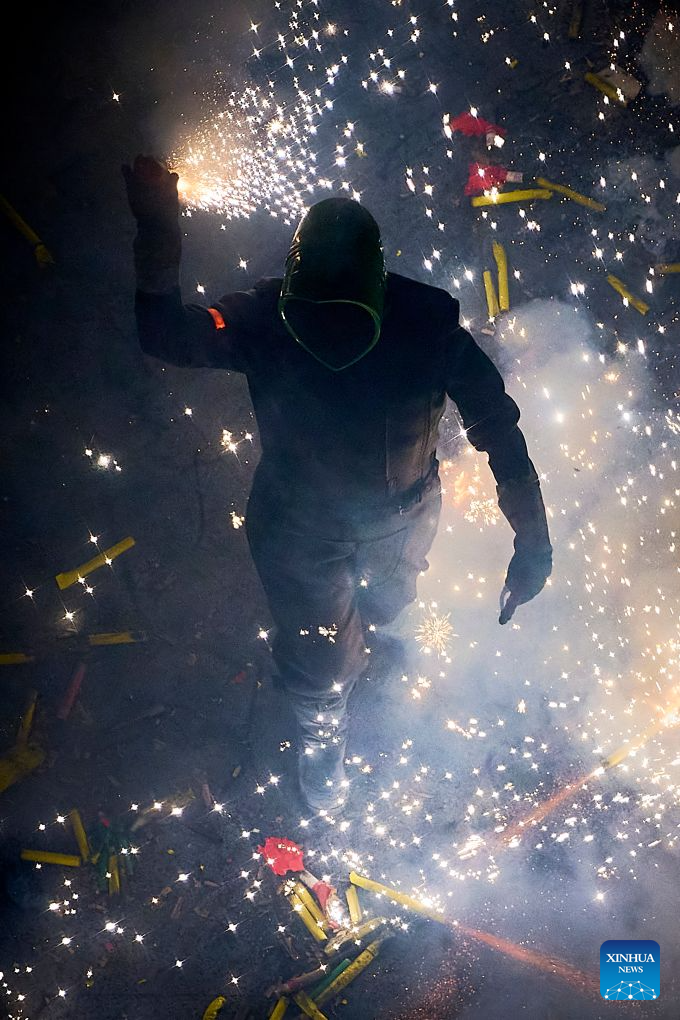 People set off rockets during the traditional La Corda festival in Paterna, Spain, Aug. 31, 2026. La Corda is a traditional pyrotechnic festival with a long history in Paterna. During the event, participants wearing protective gear set off more than 70,000 rockets along the city's closed-off main street, filling the area with sparks and smoke. Paterna is also known as the City of Fire for its longstanding pyrotechnic tradition. (Photo by Pablo Morano/Xinhua)