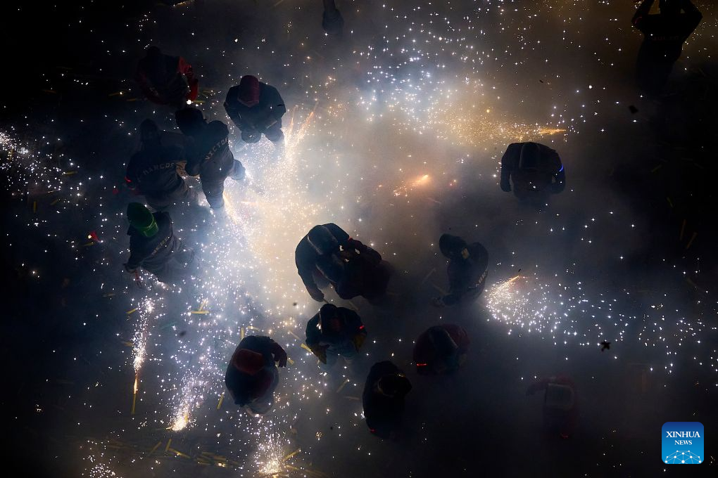 People set off rockets during the traditional La Corda festival in Paterna, Spain, Aug. 31, 2026. La Corda is a traditional pyrotechnic festival with a long history in Paterna. During the event, participants wearing protective gear set off more than 70,000 rockets along the city's closed-off main street, filling the area with sparks and smoke. Paterna is also known as the City of Fire for its longstanding pyrotechnic tradition. (Photo by Pablo Morano/Xinhua)